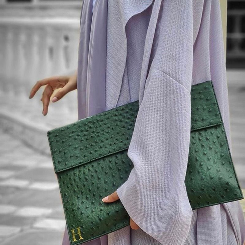 Aura Clutch