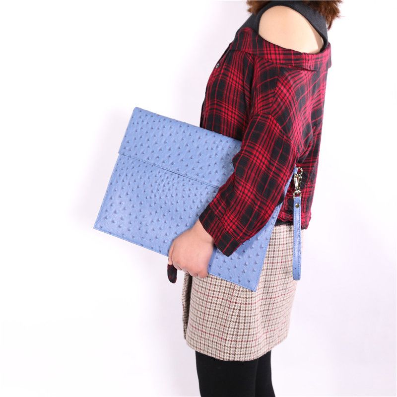 Aura Clutch