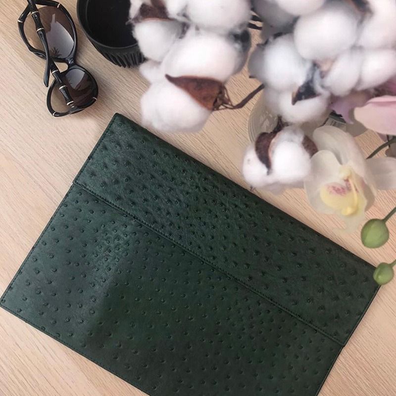 Aura Clutch