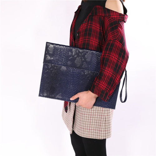 Aura Clutch